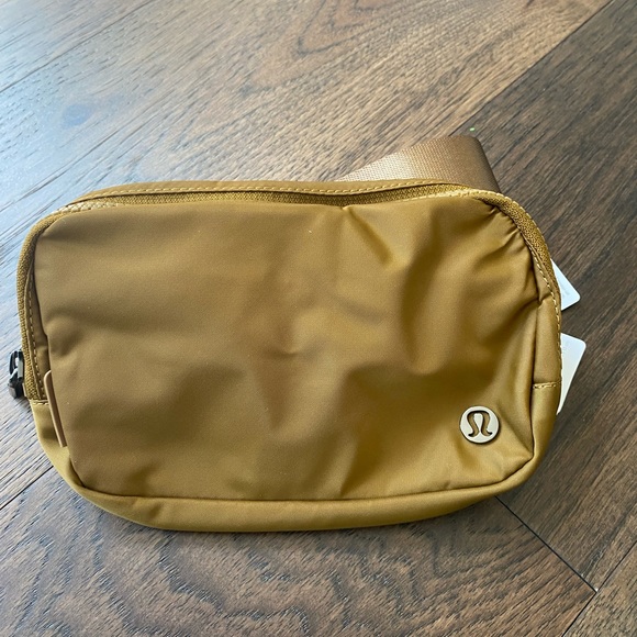 Lululemon ๐ฎ BURNT CARAMEL Everywhere Belt Bag - Picture 5 of 9